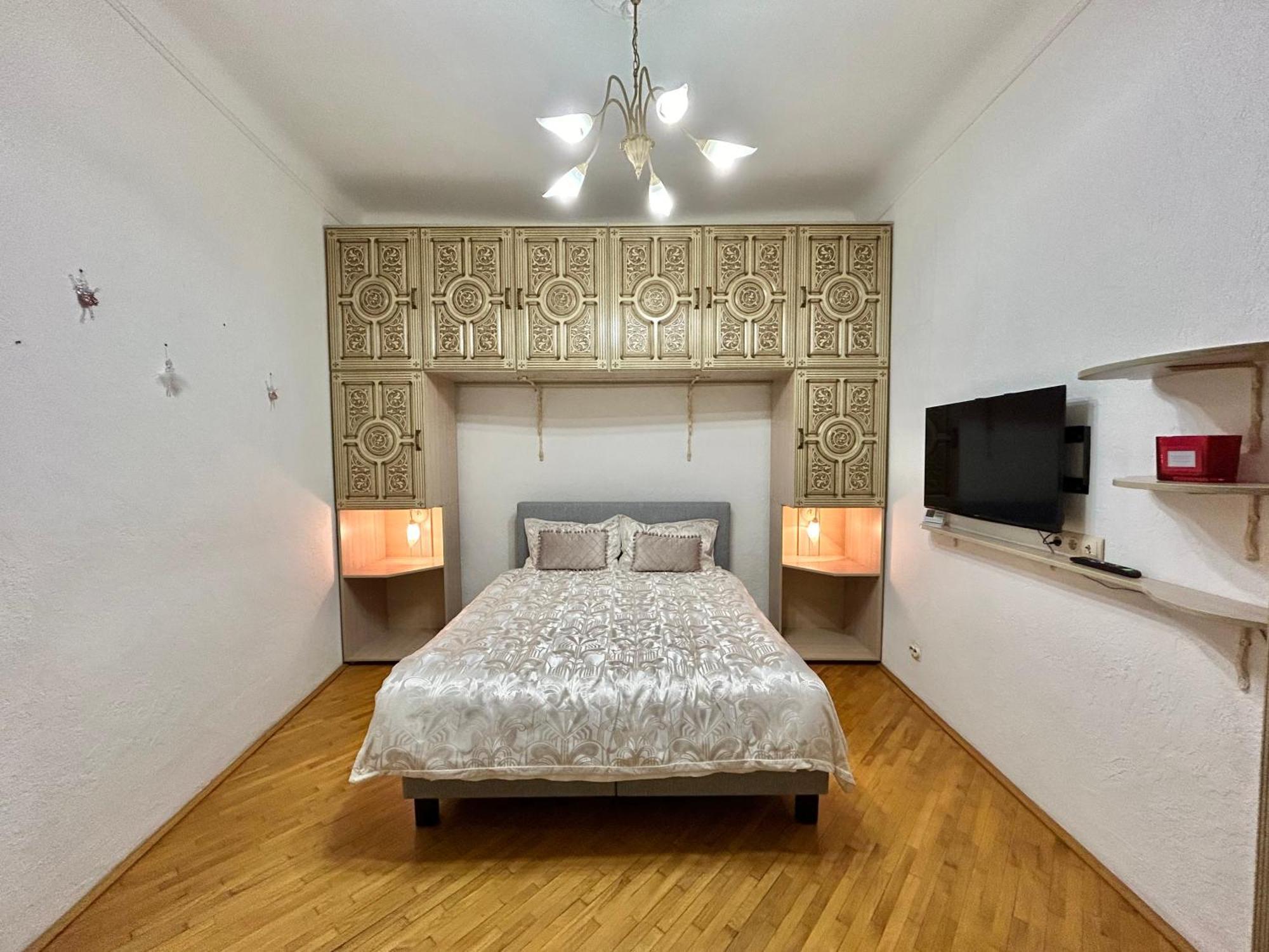 Apartment On Sholom Aleichem та ще варіант поруч Lviv