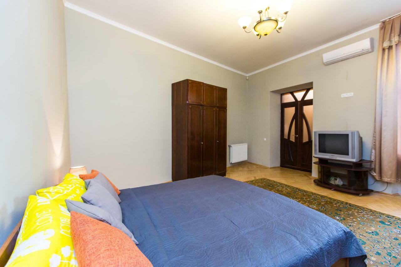 Apartment On Sholom Aleichem та ще варіант поруч