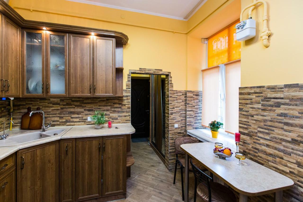On Sholom Aleichem та ще варіант поруч * Lviv