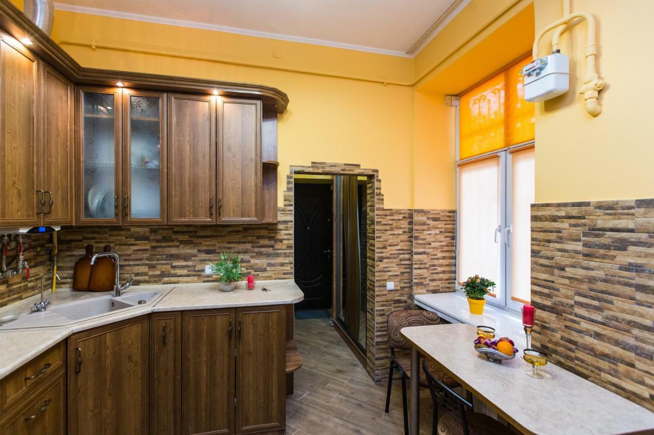 Apartment On Sholom Aleichem та ще варіант поруч Lviv