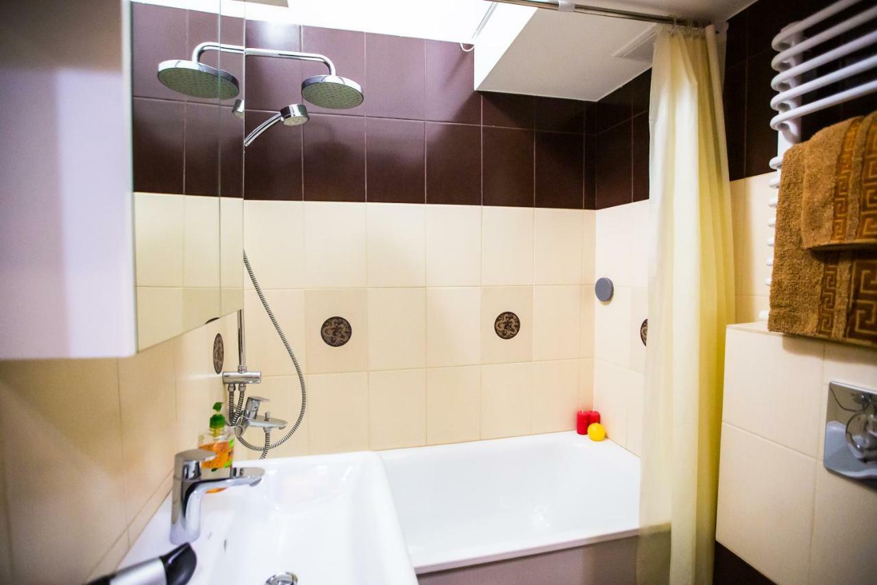 On Sholom Aleichem та ще варіант поруч Apartment Lviv