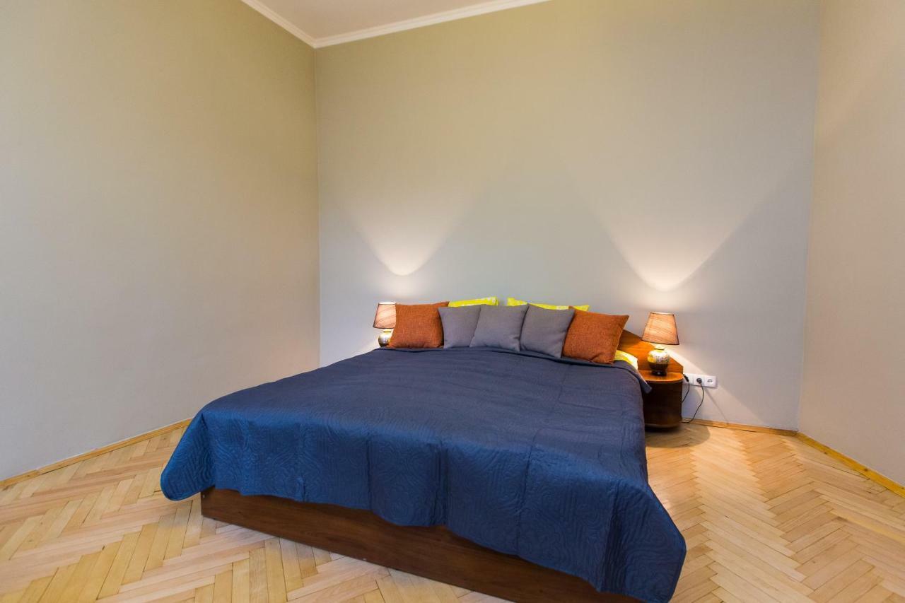 Apartment On Sholom Aleichem та ще варіант поруч *
