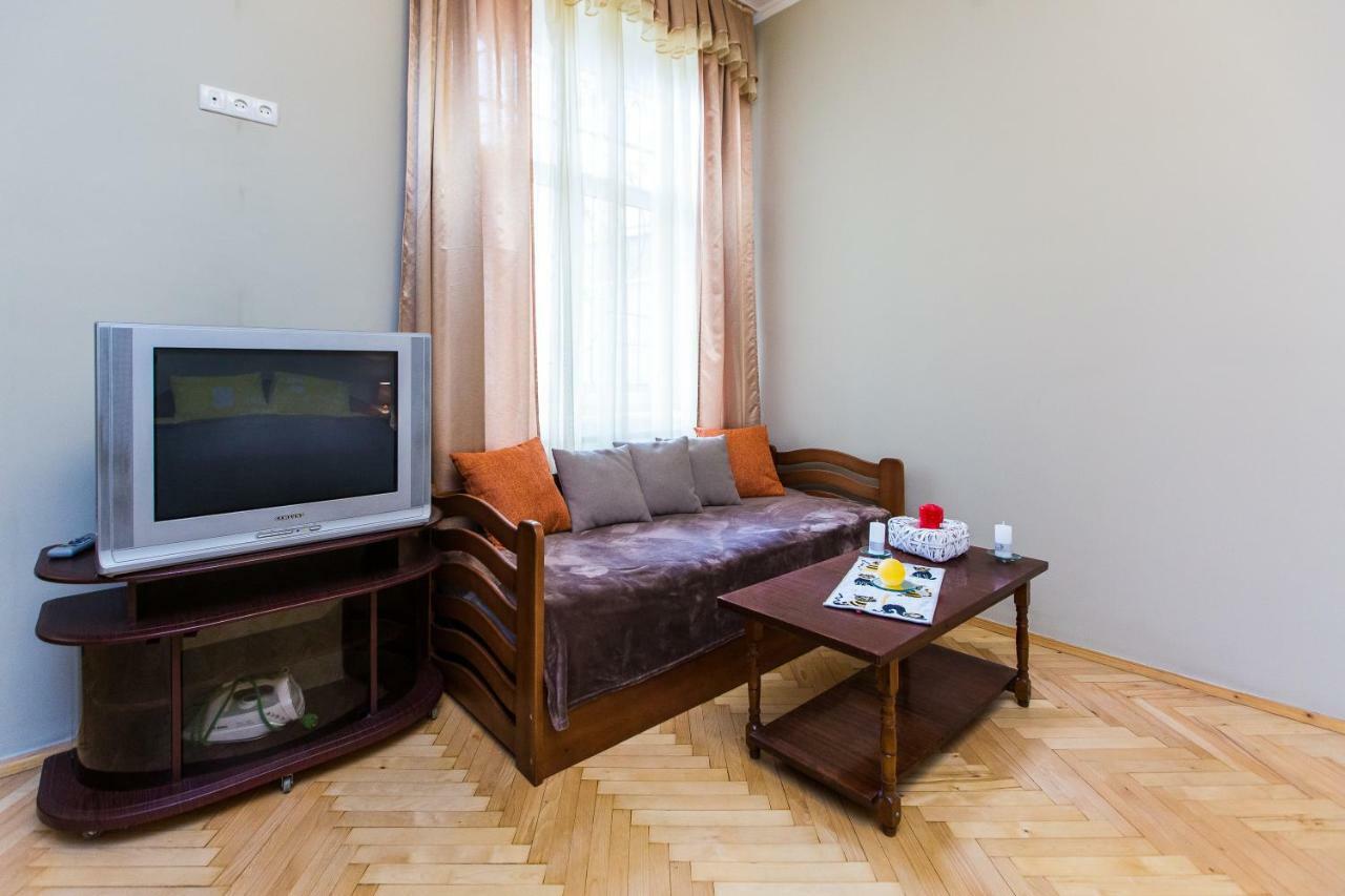 Apartment On Sholom Aleichem та ще варіант поруч
