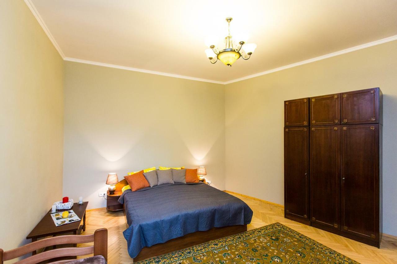 Apartment On Sholom Aleichem та ще варіант поруч *