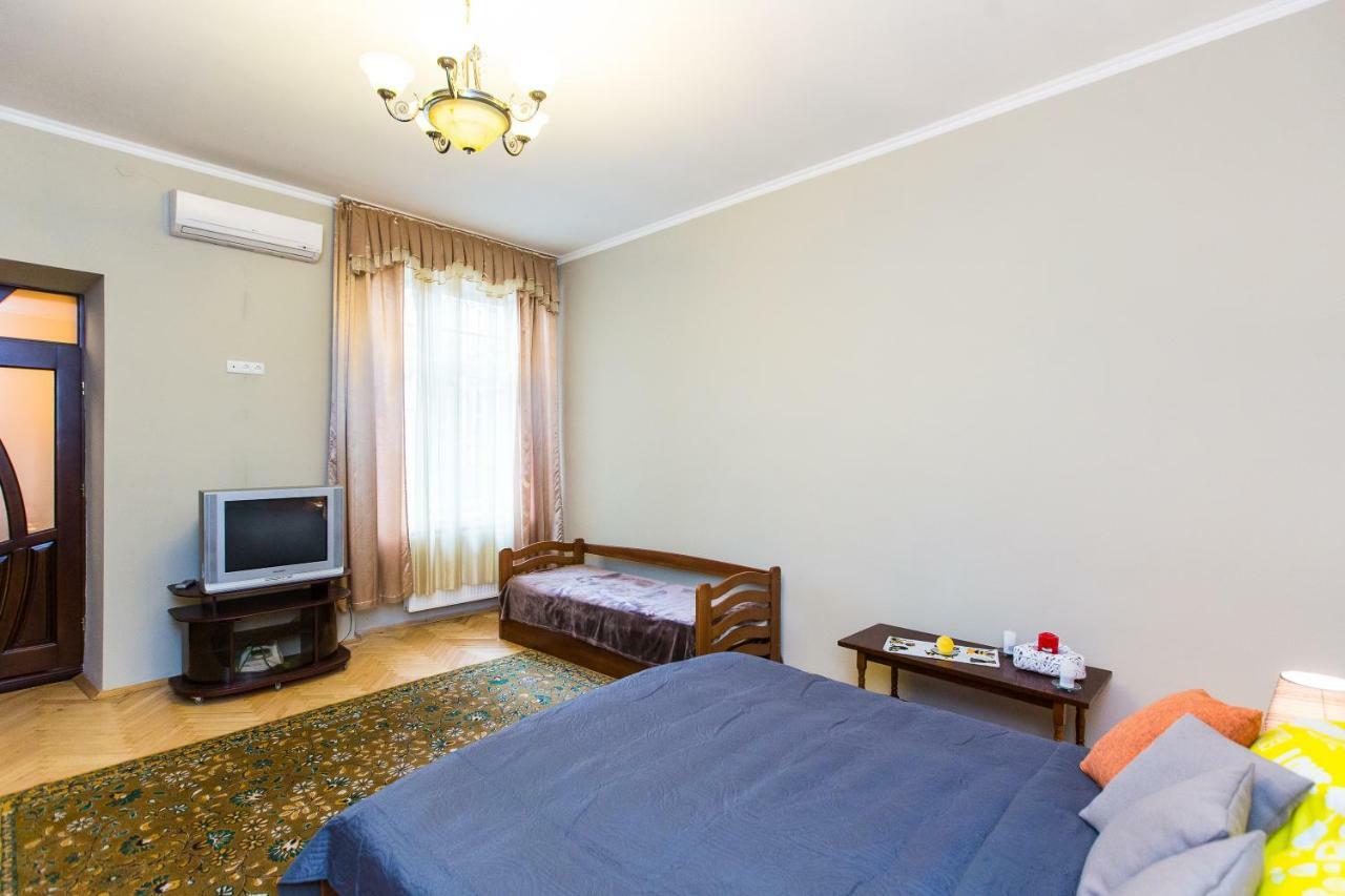 Apartment On Sholom Aleichem та ще варіант поруч